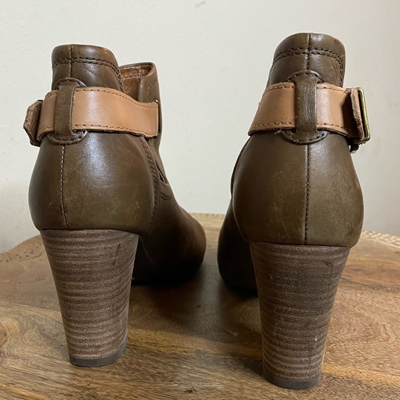 Clarks Shira Nicole Open Toed Heeled Sandals Brown and Tan Leather Ankle Booties - Picture 7 of 12